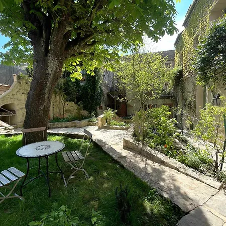 Living'melun, La Campagne A ! מלון